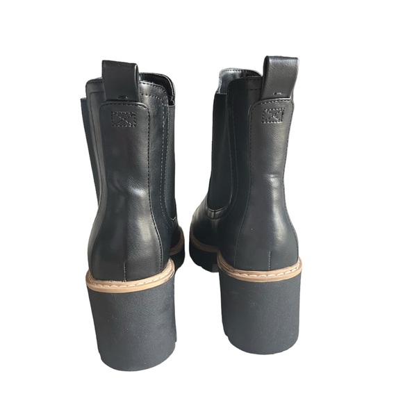 DV Dolce Vita Tobias Platform Lug Chelsea Boot 7 - Picture 3 of 5